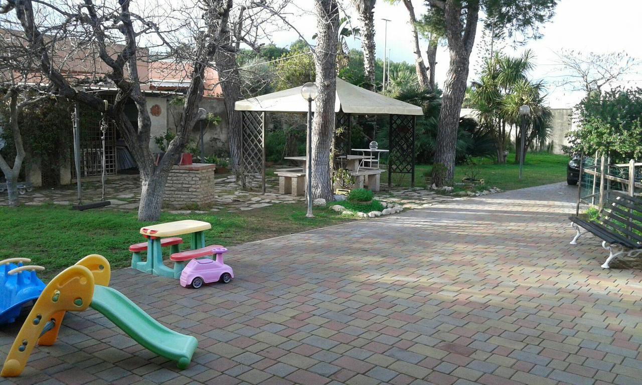 Casina Delle Arti Bed and Breakfast San Cataldo  Exteriör bild