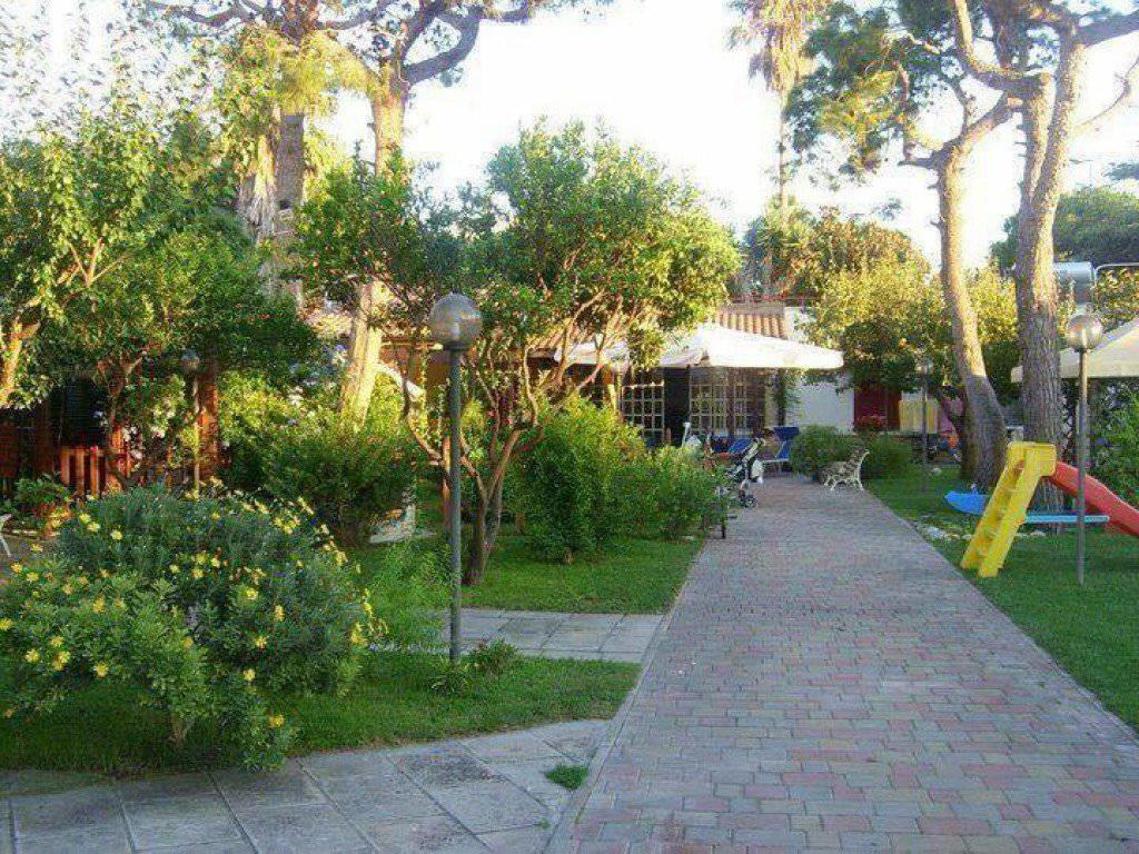 Casina Delle Arti Bed and Breakfast San Cataldo  Exteriör bild