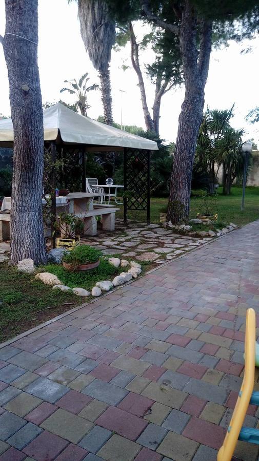 Casina Delle Arti Bed and Breakfast San Cataldo  Exteriör bild
